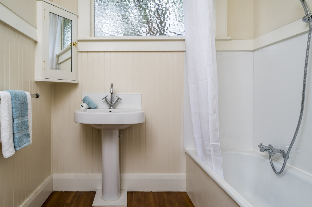 desain kamar mandi kecil